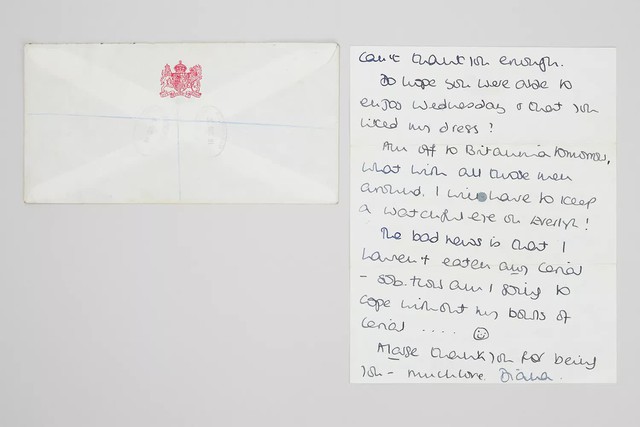 Tiết lộ bức thư Vương phi Diana viết tay chỉ 2 ngày sau đám cưới hoàng gia: