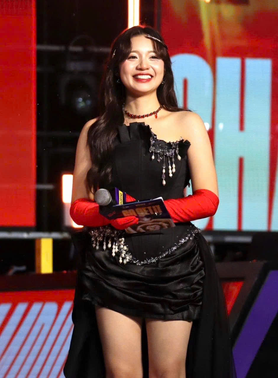 MC Phương Thảo khiến fan trầm trồ với màn trở lại sân khấu ĐTDV mùa Đông 2025- Ảnh 5.