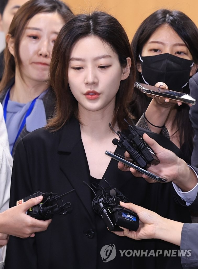 Đời buồn của Kim Sae Ron: 14 tuổi đã phải cho bố vay 9,6 tỷ đồng nhưng mất sạch- Ảnh 2. Đời buồn của Kim Sae Ron: 14 tuổi đã phải cho bố vay 9,6 tỷ đồng nhưng mất sạch- Ảnh 2.