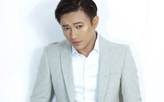 Một năm kín tiếng của Quý Bình và vợ hơn 7 tuổi- Ảnh 3. Một năm kín tiếng của Quý Bình và vợ hơn 7 tuổi- Ảnh 3.