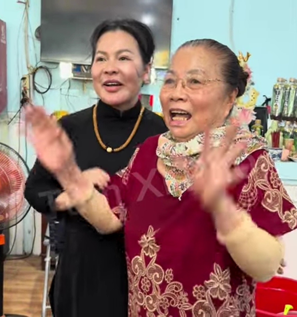 Vợ Quý Bình tiết lộ mẹ nuôi của chồng cấm nói một chuyện- Ảnh 1. Vợ Quý Bình tiết lộ mẹ nuôi của chồng cấm nói một chuyện- Ảnh 1.