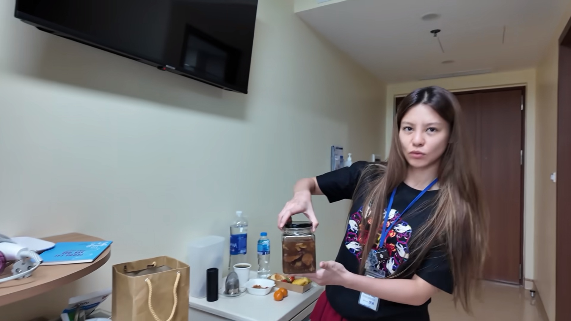 Đạo diễn Nguyễn Quang Dũng nhập viện vì nhồi máu cơ tim, bạn gái chăm tận tình- Ảnh 2.