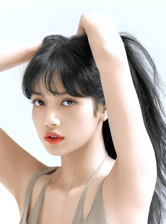 "Bãi chiến trường" dưới video Met Gala của Lisa: Tiếng Anh của em út BLACKPINK có thật sự "lên trình"? qg 1692841944596899107413 17466007236491175289227 1746603350343 17466033505081487681524