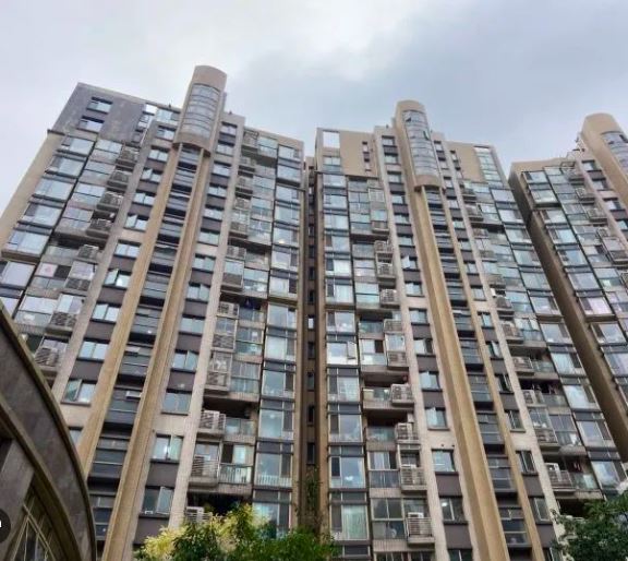 Bị yêu cầu đóng 38.897 tỷ đồng phí bảo trì hệ thống báo cháy, hơn 100 hộ dân kéo đến công ty quản lý BĐS phản đối thì được thông báo: “Giá này đã được giảm rồi”- Ảnh 2.