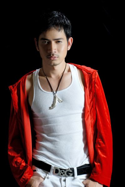 Nam ca sĩ khốn đốn vì 1 bức ảnh: Sở hữu biệt thự