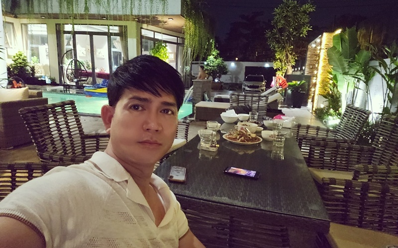 Nam ca sĩ khốn đốn vì 1 bức ảnh: Sở hữu biệt thự