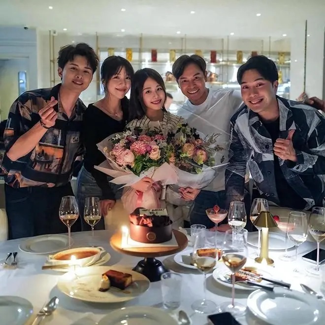 1 cặp đôi phim giả tình thật lộ ảnh hẹn hò: Nhà gái là Hoa hậu vừa đẹp vừa giỏi, nhà trai là triệu phú siêu giàu- Ảnh 2. 1 cặp đôi phim giả tình thật lộ ảnh hẹn hò: Nhà gái là Hoa hậu vừa đẹp vừa giỏi, nhà trai là triệu phú siêu giàu- Ảnh 2.