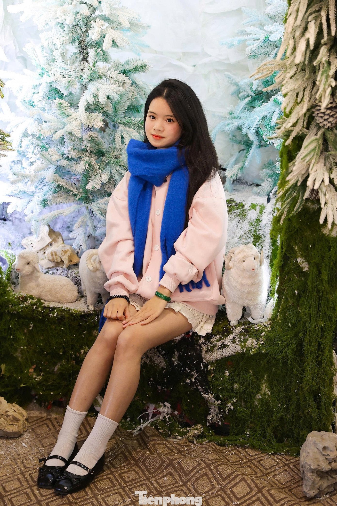 Chưa kịp đi châu Âu thì ghé quán này uống nước, chụp ảnh cũng coi như ‘đổi gió’”, là chia sẻ chung của nhiều nhóm khách khi tìm đến địa điểm này trong thời gian gần đây.