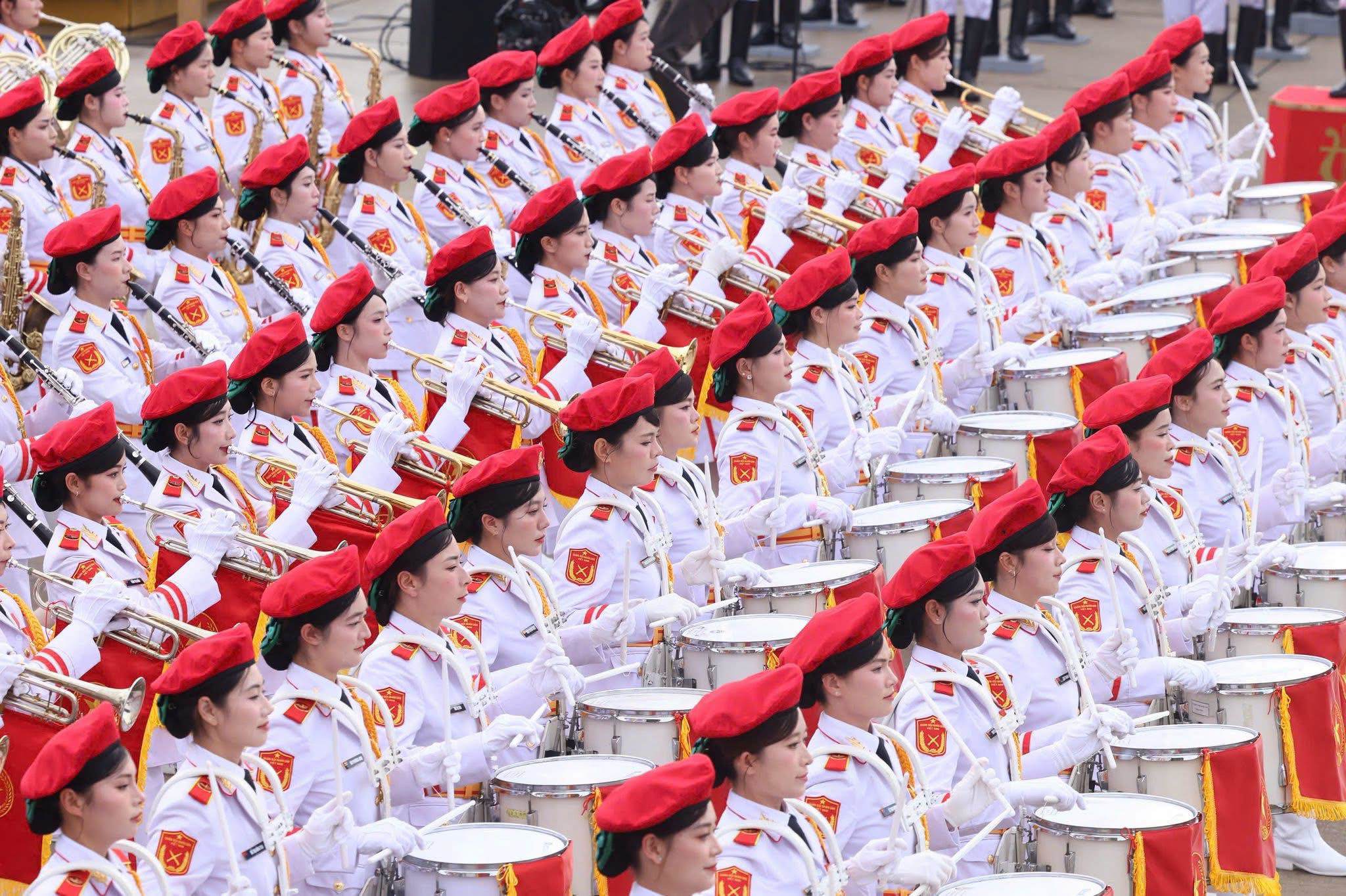 Clip Khối Quân nhạc diễu binh trong đêm hợp luyện (24/8)