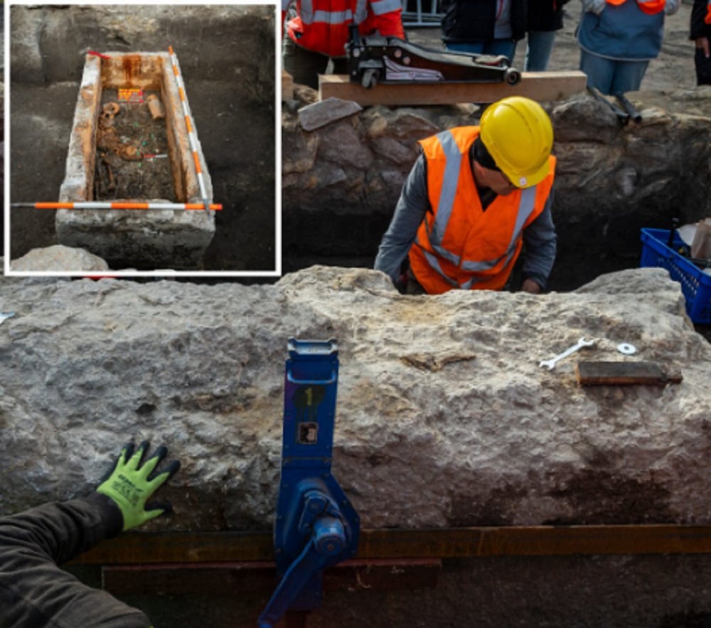 Mở cỗ quan tài còn nguyên vẹn sau 1.700 năm, chuyên gia sốc khi nhìn vào bên trong- Ảnh 1. Mở cỗ quan tài còn nguyên vẹn sau 1.700 năm, chuyên gia sốc khi nhìn vào bên trong- Ảnh 1.