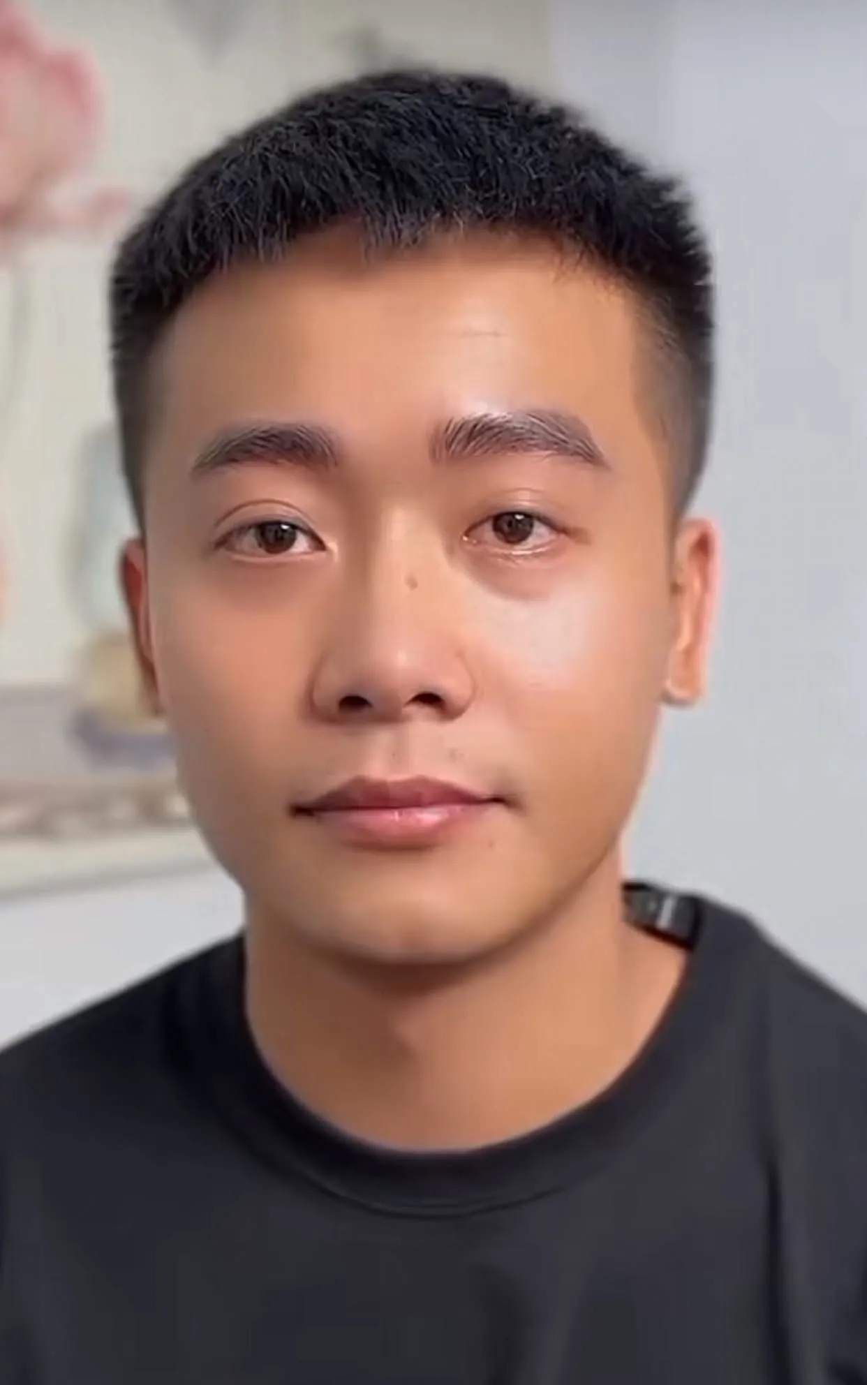 quang-linh-2-1752195654-578-width1242height1984-1 Quang Linh Vlogs từng khoe với Hằng Du Mục về việc đi làm chân mày phong thủy trị giá 85 triệu đồng trước khi cả hai bị bắt.