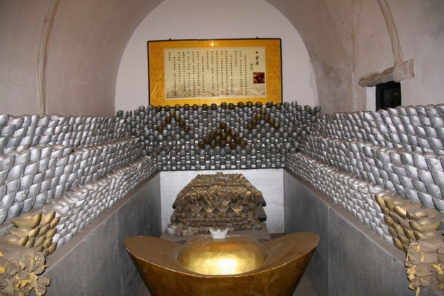 Khi truyền ngôi, Khang Hy để lại 8 triệu lượng bạc, Ung Chính tiết kiệm 60 triệu lượng bạc, riêng vua Càn Long chỉ giao 1 người cho Gia Khánh- Ảnh 1. Khi truyền ngôi, Khang Hy để lại 8 triệu lượng bạc, Ung Chính tiết kiệm 60 triệu lượng bạc, riêng vua Càn Long chỉ giao 1 người cho Gia Khánh- Ảnh 1.