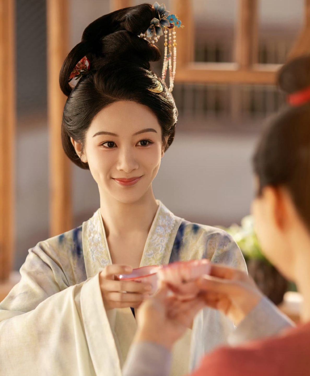 Phim Trung Quốc vừa chiếu đã lập kỷ lục 19 năm mới có 1 lần, nữ chính cả đời chưa bao giờ đẹp đến thế- Ảnh 1.