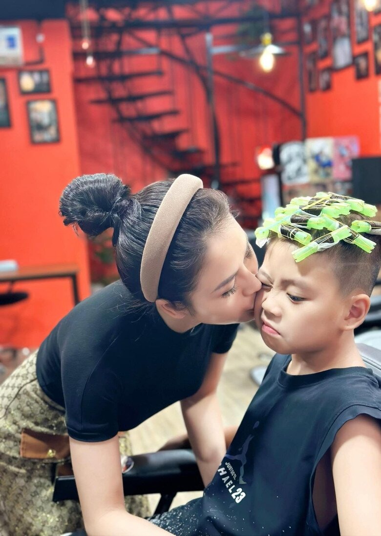 Lương Thu Trang làm mẹ đơn thân, con trai 11 tuổi sắp cao bằng mẹ, ra dáng soái ca nhí- Ảnh 7.