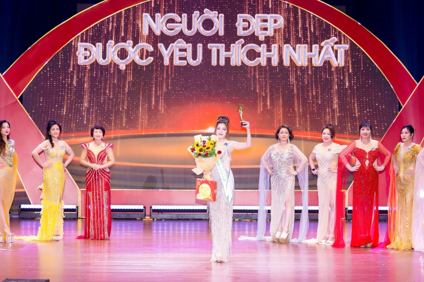 Vượt qua nhiều đối thủ mạnh, doanh nhân Hồ Thị Quyên chính thức trở thành Á hậu 1 Hoa hậu Doanh nhân Asean 2025 - 6