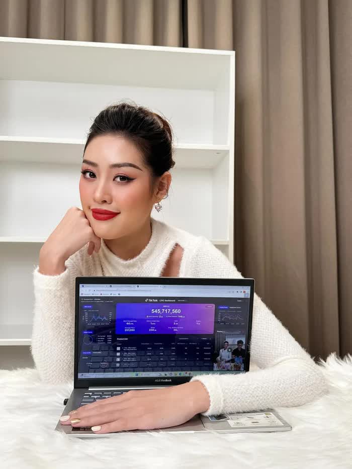 Đã đến thời nghệ sĩ lên livestream bán hàng còn chăm hơn lên sân khấu diễn!- Ảnh 2.