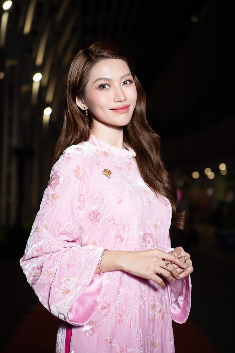 Á hậu Quỳnh Châu xin lỗi về bài đăng kẹt xe ngay dịp Đại lễ 30/4- Ảnh 2. Á hậu Quỳnh Châu xin lỗi về bài đăng kẹt xe ngay dịp Đại lễ 30/4- Ảnh 2.