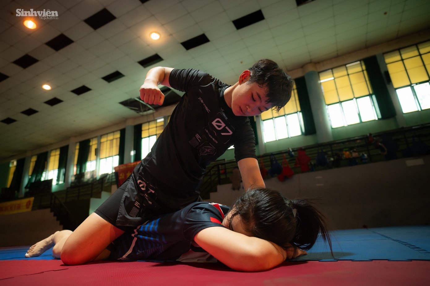 Nguyễn Vũ Quỳnh Hoa - nữ sinh Thái Nguyên vô địch MMA Việt Nam: Sáng đi học, tối lên võ đài - 13