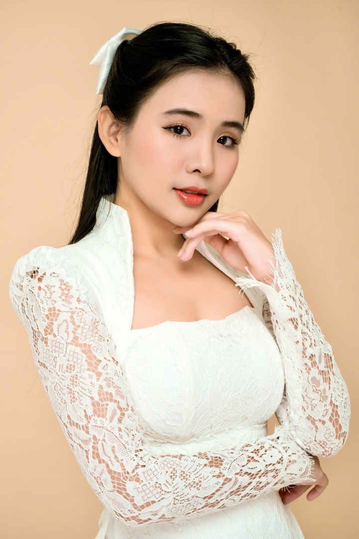 "Thiên thần bolero" được Phi Nhung phá lệ nhận nuôi năm 19 tuổi giờ ra sao? quynh trang2 23392692 1754279884584 17542798849011875490256