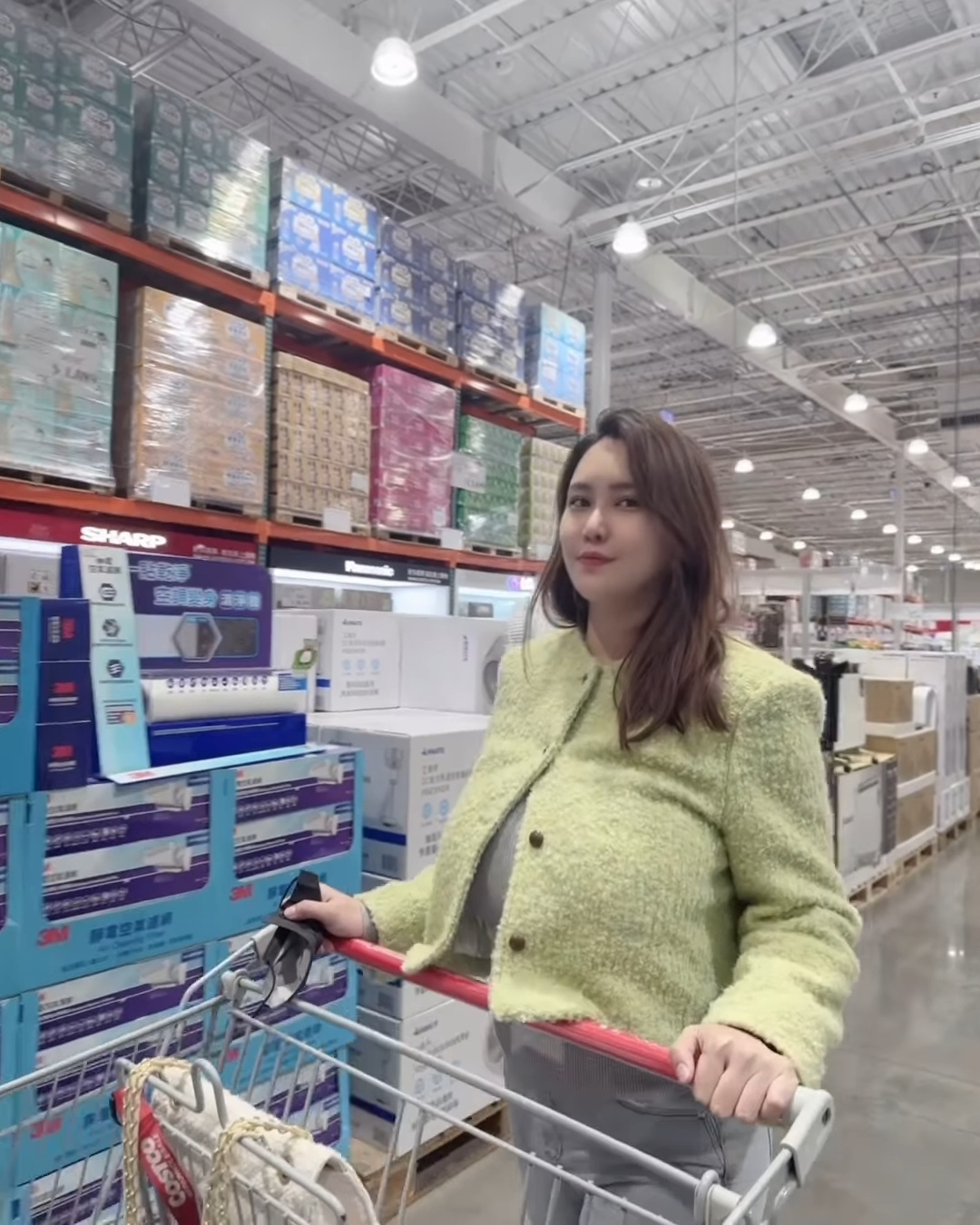 qxnblva Hotgirl "phổi to" xuất hiện tại siêu thị khiến cộng đồng mạng phát cuồng