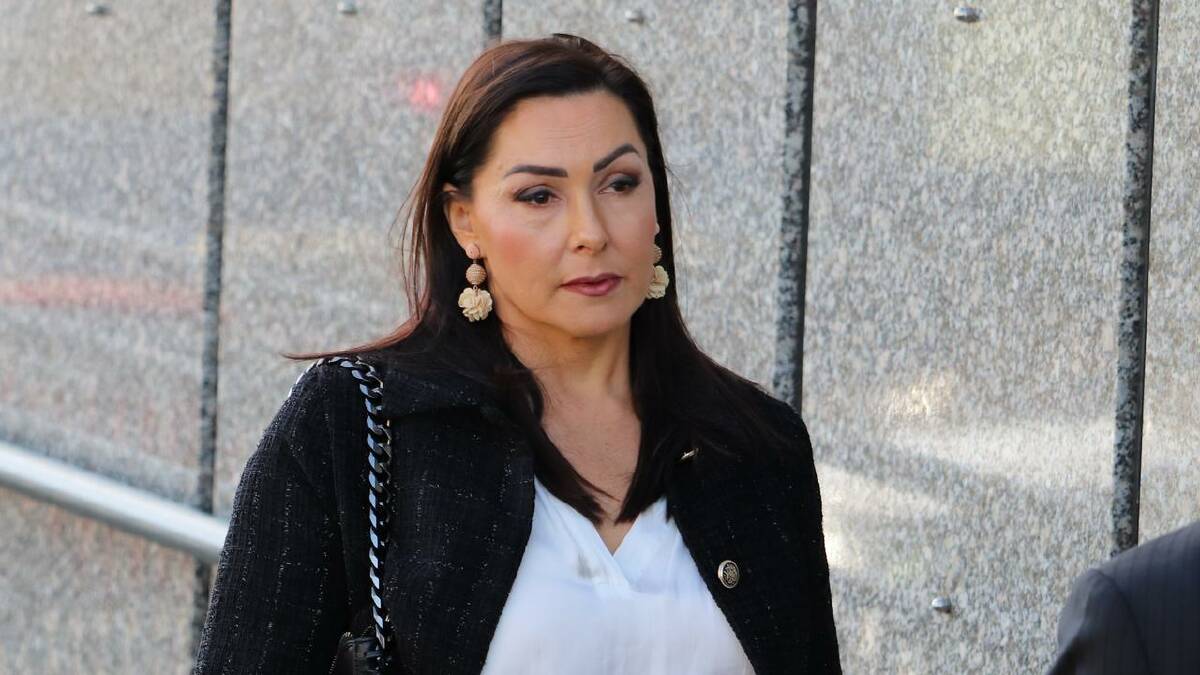 Một cựu hoa hậu bị tuyên án tù vì tội bạo hành chồng suốt 9 năm, khóc nức nở trước toà- Ảnh 2. Một cựu hoa hậu bị tuyên án tù vì tội bạo hành chồng suốt 9 năm, khóc nức nở trước toà- Ảnh 2.