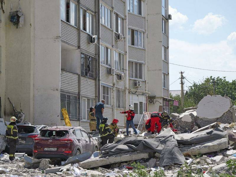 Nổ khí gas khiến toà nhà chung cư 10 tầng sụp đổ: Hiện trường vô cùng hỗn loạn- Ảnh 1.