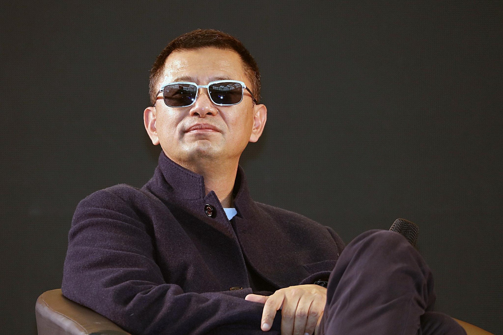 Vừa lộ file ghi âm nói xấu cả showbiz 43 phút, đạo diễn gạo cội bị lật tẩy thêm trò biến thái,