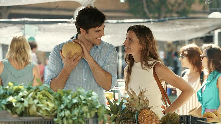 Phim ngôn tình mới chiếu 1 ngày đã chiếm top 1 toàn cầu: Cảnh nóng đẹp nhất 2025, cặp chính sao mà ngọt thế!- Ảnh 7.