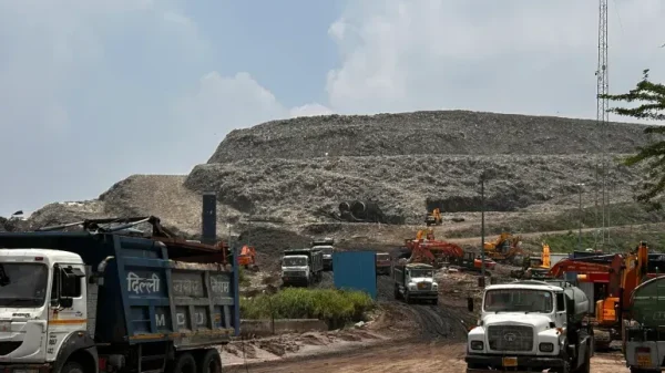 “Bom nhiệt” từ núi rác ở thủ đô New Delhi đe dọa mạng sống hàng nghìn người rac1 07216955669990366297535 74296738331453758483849