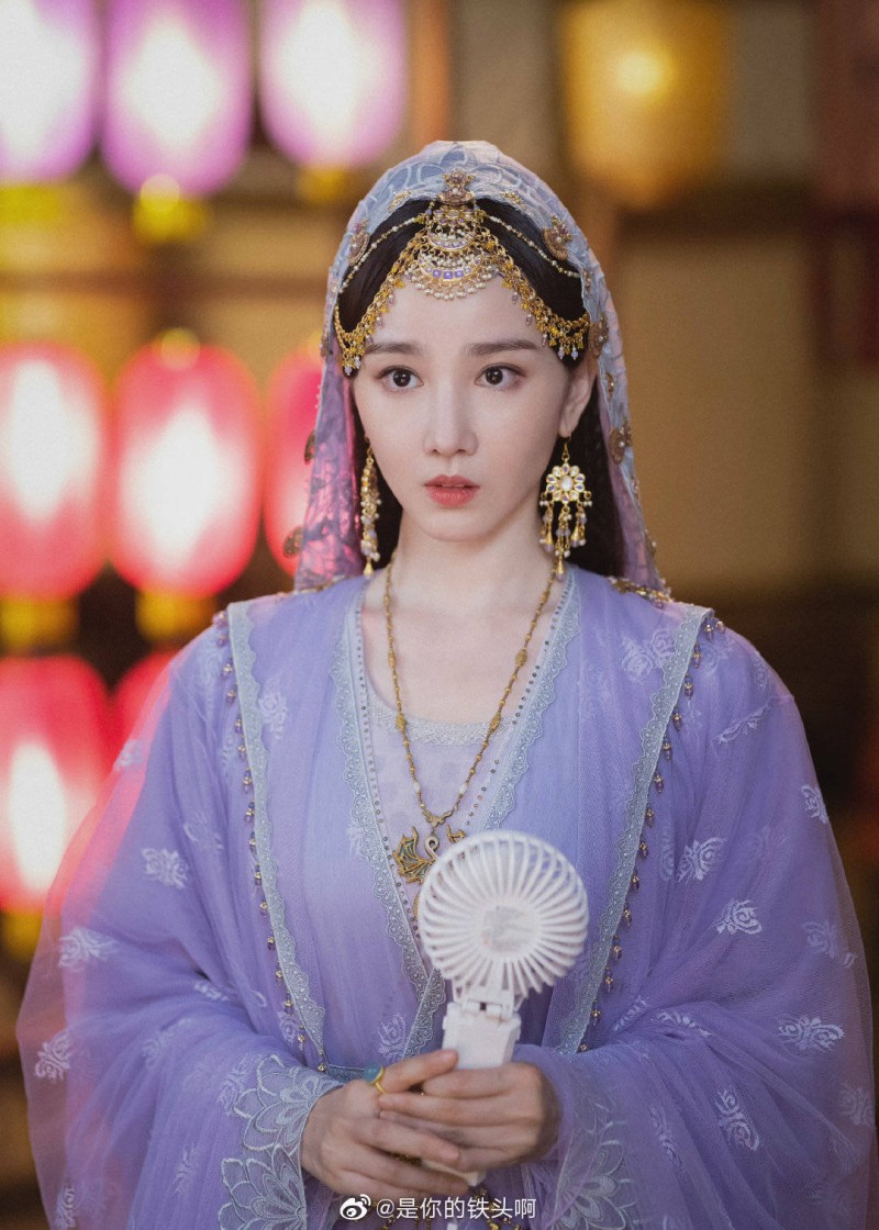 10 nữ thần dao kéo đẹp nhất Trung Quốc: Dương Mịch xếp sau Angelababy, hạng 1 là kiệt tác của phòng mổ- Ảnh 6. 10 nữ thần dao kéo đẹp nhất Trung Quốc: Dương Mịch xếp sau Angelababy, hạng 1 là kiệt tác của phòng mổ- Ảnh 6.