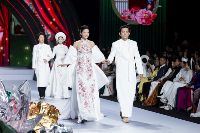 Nữ diễn viên 8x giảm 15kg, vóc dáng sau 9 tháng sinh con thứ 3 gây kinh ngạc- Ảnh 3. Nữ diễn viên 8x giảm 15kg, vóc dáng sau 9 tháng sinh con thứ 3 gây kinh ngạc- Ảnh 3.