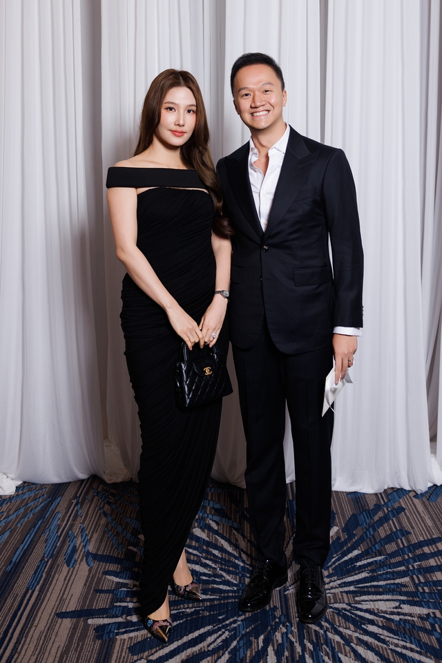 Nửa showbiz đến chúc phúc Chế Nguyễn Quỳnh Châu: Hoà Minzy nổi bần bật trong váy xuyên thấu, Ngô Kiến Huy - Khổng Tú Quỳnh đụng mặt- Ảnh 7.