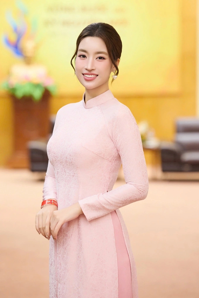 Dâu hào môn Đỗ Mỹ Linh: Nghỉ việc ở VTV, giữ chức Phó Chủ tịch công ty nhà chồng- Ảnh 3. Dâu hào môn Đỗ Mỹ Linh: Nghỉ việc ở VTV, giữ chức Phó Chủ tịch công ty nhà chồng- Ảnh 3.