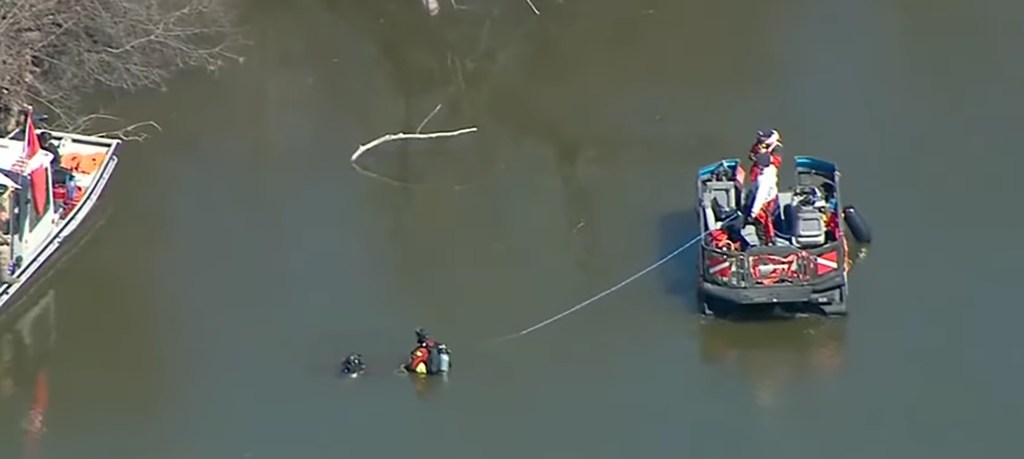 Mỹ: Tìm kiếm cặp vợ chồng mất tích nửa thế kỷ, thứ tìm thấy dưới lòng sông càng khiến nhiều người run rẩy- Ảnh 2.