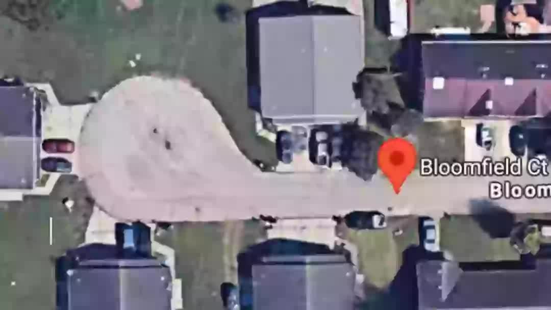 Mua một lô đất, người đàn ông vô tình sở hữu cả con đường: