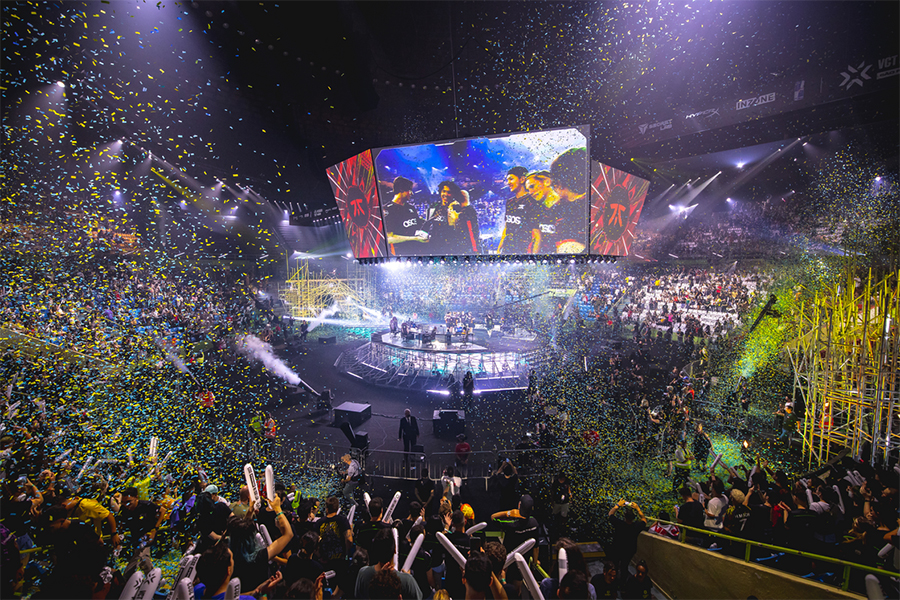 Sự khác biệt trong kinh doanh giữa Esports và thể thao truyền thống riot games esports