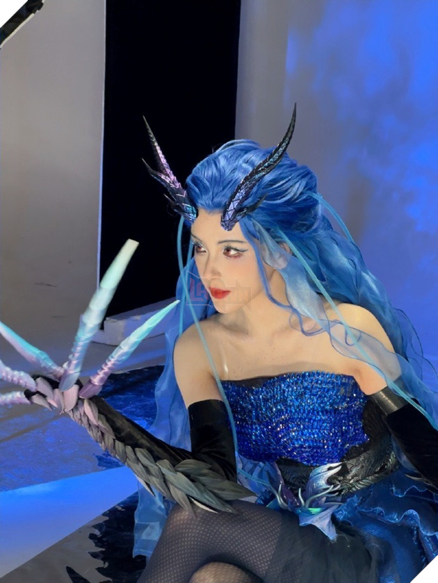 Nu MC cua LPL hoa than thanh Ngao Nhuan xinh dep nhung binh luan cua fan khien co phai can loi 3 Nữ MC của LPL hóa thân thành Ngao Nhuận xinh đẹp