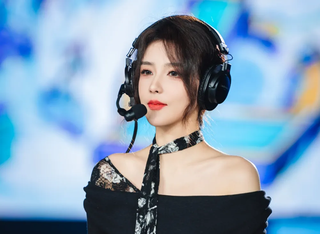 Nữ MC Rita nổi tiếng không chỉ trong cộng đồng LPL mà còn rất nổi tiếng ở Việt Nam Nữ MC Rita nổi tiếng không chỉ trong cộng đồng LPL mà còn rất nổi tiếng ở Việt Nam