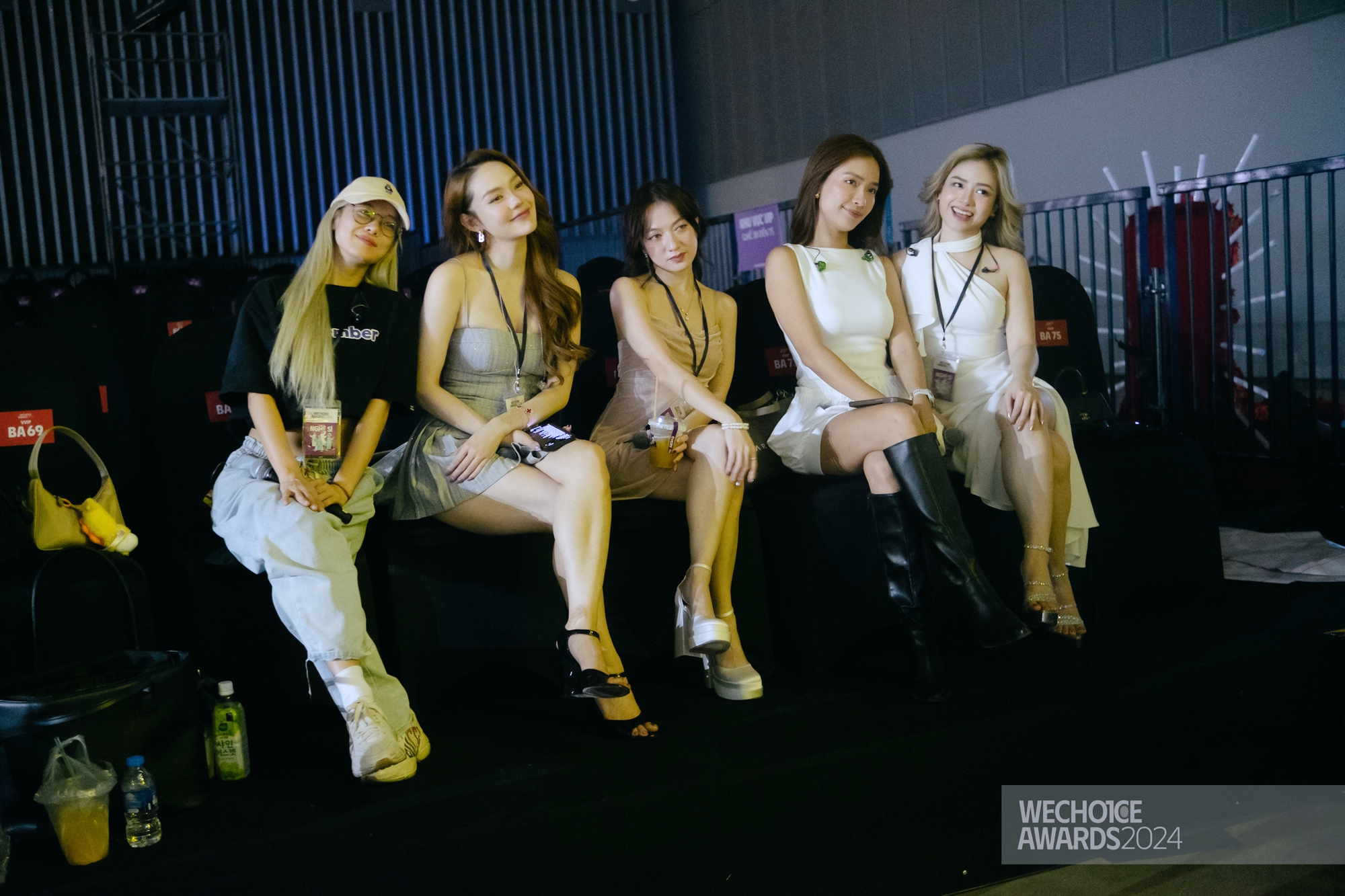 Không khí cực nóng tổng duyệt WeChoice Awards 2024: Minh Hằng thần thái ngút ngàn, dàn Chị Đẹp đọ visual