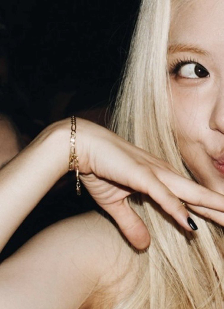 HOT: Cú trượt tay rồi xóa vội khiến Rosé (BLACKPINK) lộ chuyện hẹn hò bí mật?- Ảnh 3.