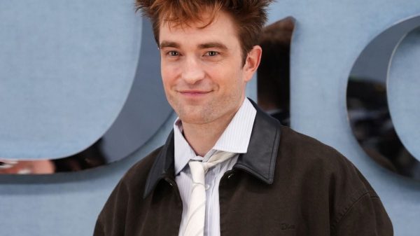 Sao Nam Robert Pattinson Đăng Ký Bảy Bài Hát Solo Mới robert pattinson62 ruijjpg