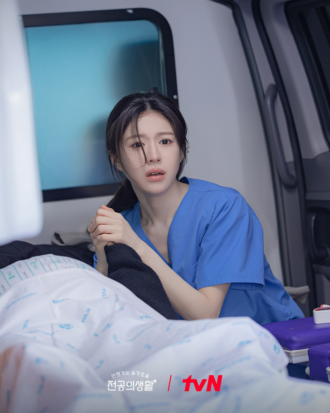 Trần đời chưa thấy bác sĩ nội trú nào đẹp vô cùng tận thế này: Nhan sắc kinh thiên động địa, hoàn mỹ không một điểm trừ- Ảnh 5.