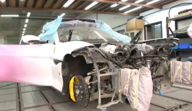 Người phụ nữ chi 105 triệu mua bảo hiểm cho chiếc Ferrari trị giá 10 tỷ đồng, bị tai nạn công ty bảo hiểm từ chối bồi thường: Chúng tôi sẽ báo cảnh sát bắt cô- Ảnh 3. Người phụ nữ chi 105 triệu mua bảo hiểm cho chiếc Ferrari trị giá 10 tỷ đồng, bị tai nạn công ty bảo hiểm từ chối bồi thường: Chúng tôi sẽ báo cảnh sát bắt cô- Ảnh 3.