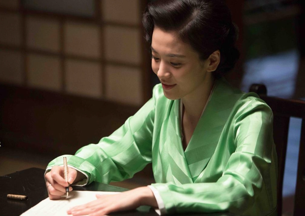 Nhìn lại Song Hye Kyo trong siêu phẩm thảm họa 10 năm về trước: Đẹp như tranh nhưng vẫn bị chê, lỗi tại ai?- Ảnh 7. Nhìn lại Song Hye Kyo trong siêu phẩm thảm họa 10 năm về trước: Đẹp như tranh nhưng vẫn bị chê, lỗi tại ai?- Ảnh 7.