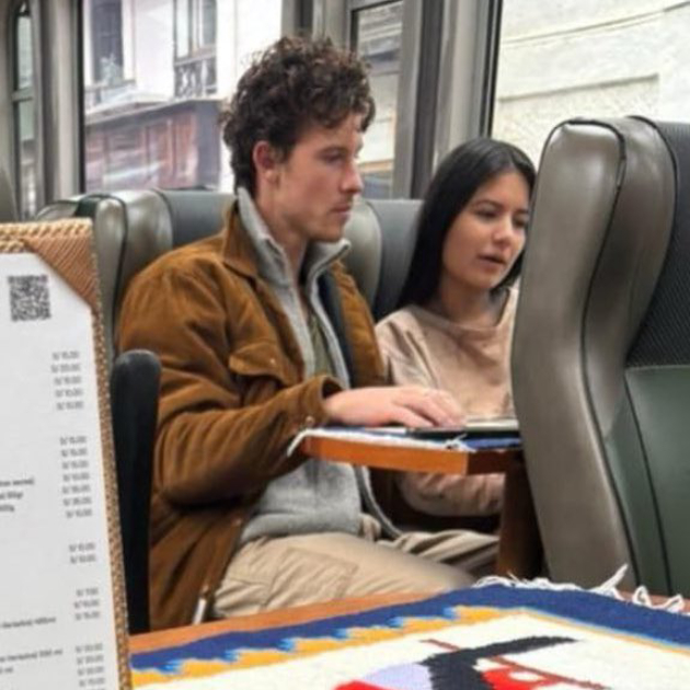 Clip: Shawn Mendes hôn đắm đuối tình mới 10X sau khi Camila Cabello công khai bạn trai gia thế khủng!- Ảnh 3. Clip: Shawn Mendes hôn đắm đuối tình mới 10X sau khi Camila Cabello công khai bạn trai gia thế khủng!- Ảnh 3.