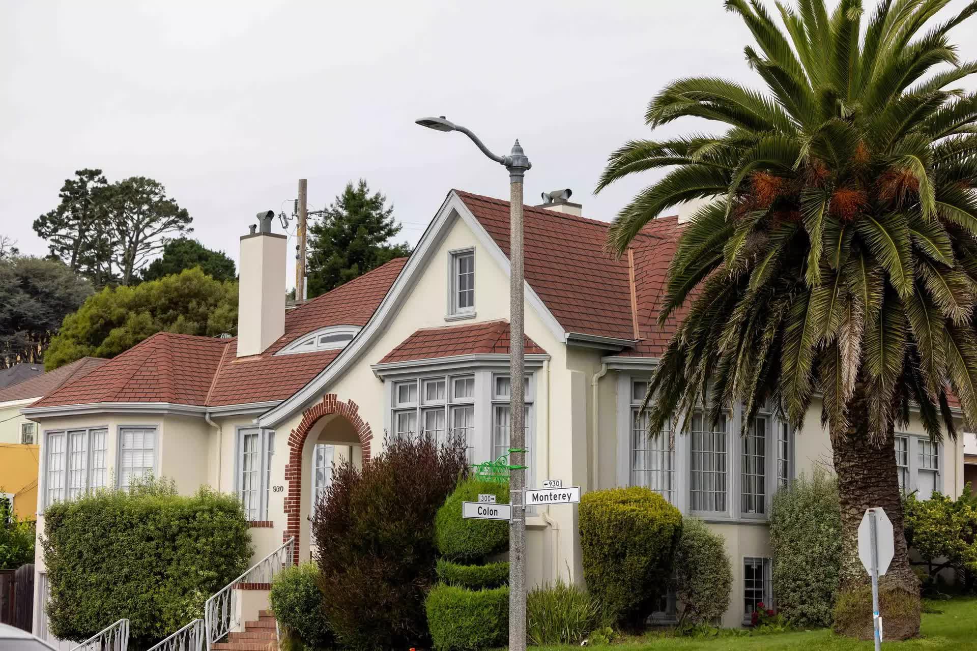 Phát hiện kinh hoàng trong nhà một người phụ nữ gốc Việt ở Mỹ- Ảnh 1.