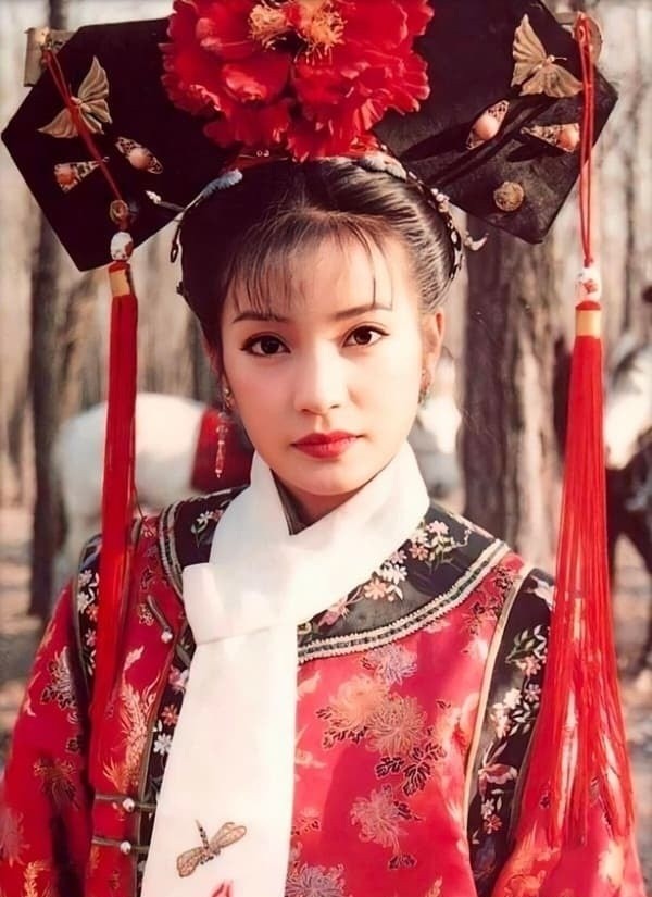 Gần 30 năm xem Hoàn Châu Cách Cách tôi mới phát hiện ra: Hóa ra đây mới là tên thật của Tiểu Yến Tử, liên quan đến 1 nhân vật không ai ngờ- Ảnh 1. Gần 30 năm xem Hoàn Châu Cách Cách tôi mới phát hiện ra: Hóa ra đây mới là tên thật của Tiểu Yến Tử, liên quan đến 1 nhân vật không ai ngờ- Ảnh 1.