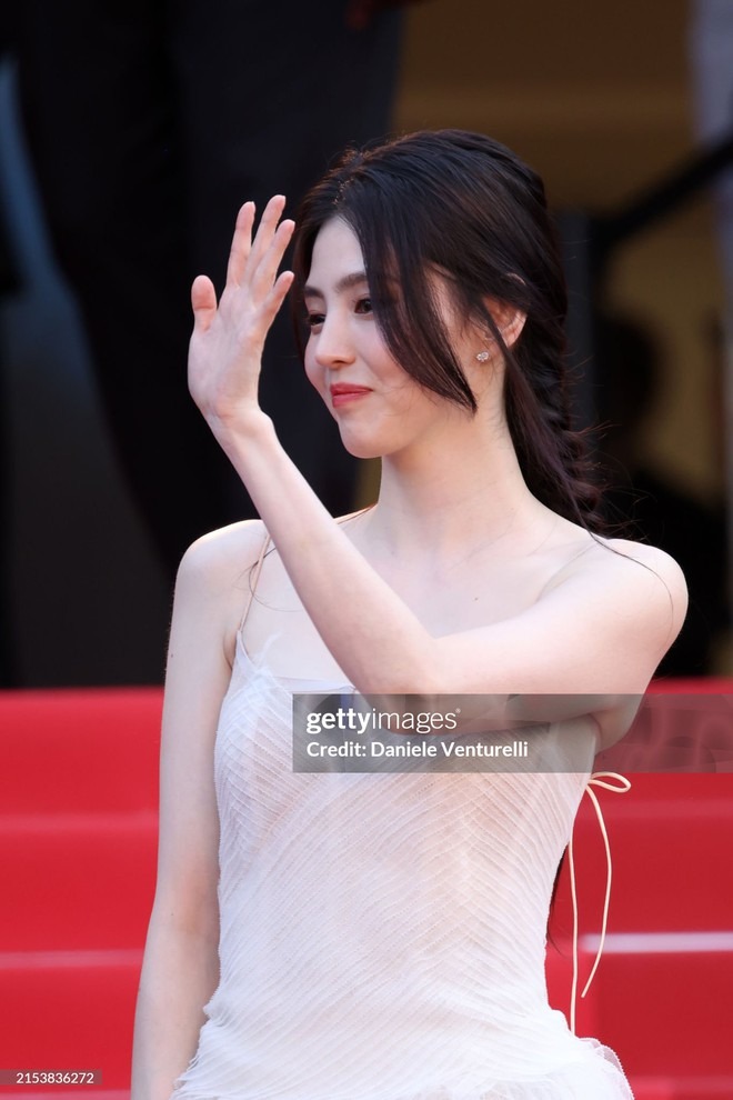 Kẻ thù số 1 của Han So Hee tại Cannes: Khiến nữ diễn viên “tàng hình” trên thảm đỏ, chuyên dìm nhan sắc!- Ảnh 11. Kẻ thù số 1 của Han So Hee tại Cannes: Khiến nữ diễn viên “tàng hình” trên thảm đỏ, chuyên dìm nhan sắc!- Ảnh 11.
