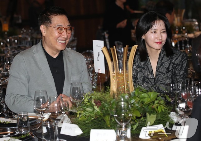 Lee Young Ae: “Tôi hôn chồng mỗi ngày”- Ảnh 2. Lee Young Ae: “Tôi hôn chồng mỗi ngày”- Ảnh 2.