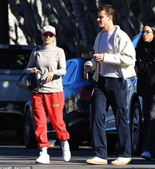 Clip: Shawn Mendes hôn đắm đuối tình mới 10X sau khi Camila Cabello công khai bạn trai gia thế khủng!- Ảnh 7. Clip: Shawn Mendes hôn đắm đuối tình mới 10X sau khi Camila Cabello công khai bạn trai gia thế khủng!- Ảnh 7.